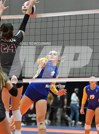 Thumbnail 3 in Benton vs. Valley View (AAA 5A State Final) photogallery.
