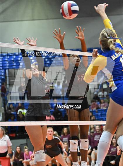 Thumbnail 3 in Benton vs. Valley View (AAA 5A State Final) photogallery.
