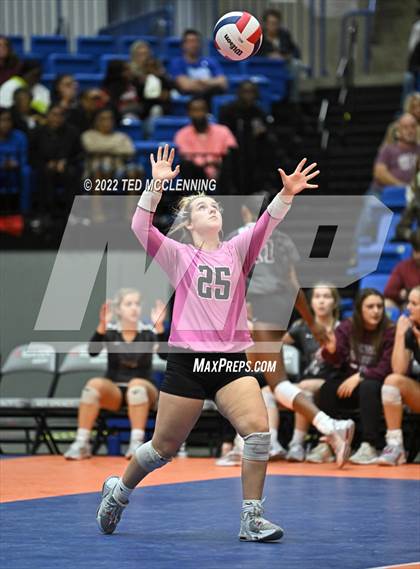 Thumbnail 1 in Benton vs. Valley View (AAA 5A State Final) photogallery.