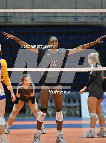 Thumbnail 3 in Benton vs. Valley View (AAA 5A State Final) photogallery.
