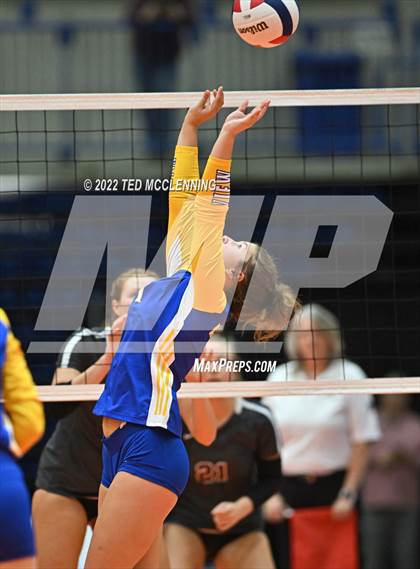 Thumbnail 3 in Benton vs. Valley View (AAA 5A State Final) photogallery.
