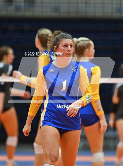 Thumbnail 1 in Benton vs. Valley View (AAA 5A State Final) photogallery.