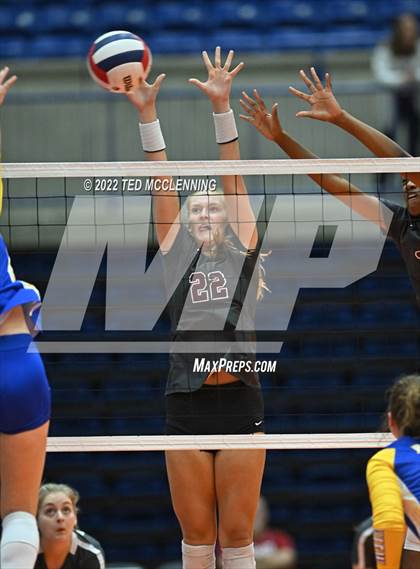 Thumbnail 2 in Benton vs. Valley View (AAA 5A State Final) photogallery.