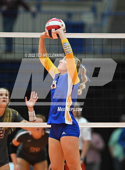 Thumbnail 1 in Benton vs. Valley View (AAA 5A State Final) photogallery.