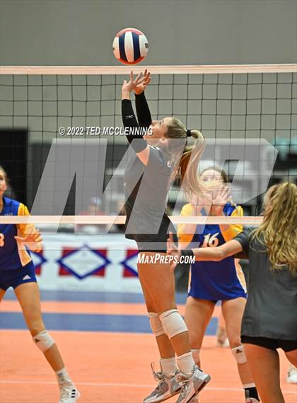 Thumbnail 3 in Benton vs. Valley View (AAA 5A State Final) photogallery.
