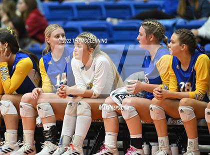 Thumbnail 1 in Benton vs. Valley View (AAA 5A State Final) photogallery.