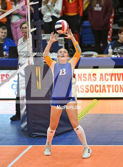 Thumbnail 1 in Benton vs. Valley View (AAA 5A State Final) photogallery.