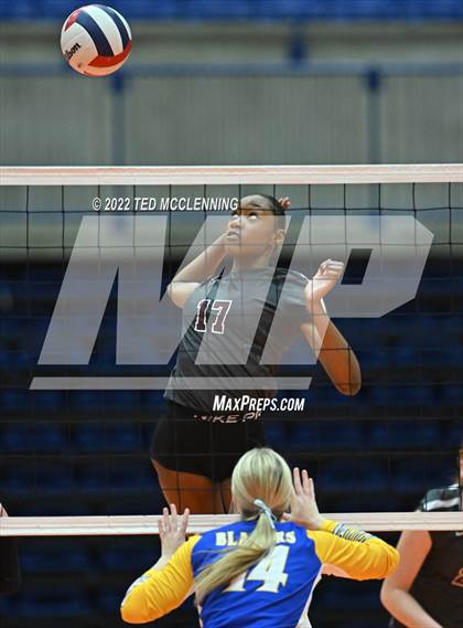 Thumbnail 2 in Benton vs. Valley View (AAA 5A State Final) photogallery.
