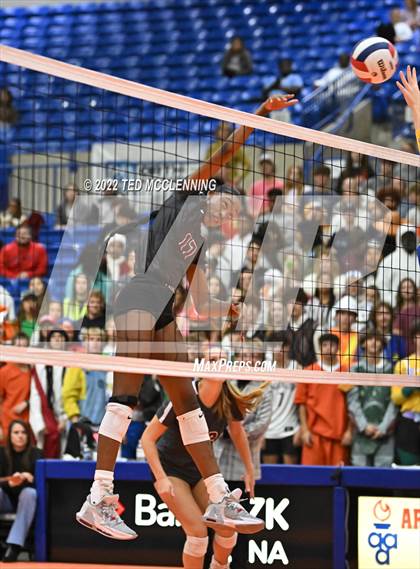 Thumbnail 2 in Benton vs. Valley View (AAA 5A State Final) photogallery.