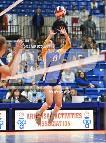Thumbnail 1 in Benton vs. Valley View (AAA 5A State Final) photogallery.