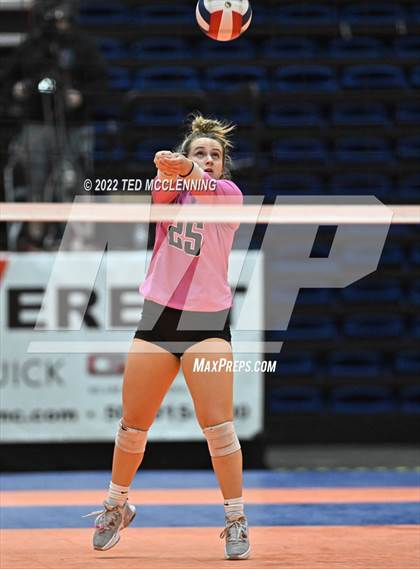 Thumbnail 2 in Benton vs. Valley View (AAA 5A State Final) photogallery.
