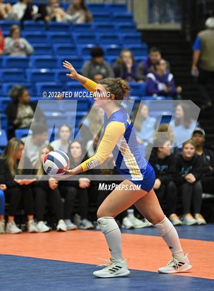 Thumbnail 1 in Benton vs. Valley View (AAA 5A State Final) photogallery.