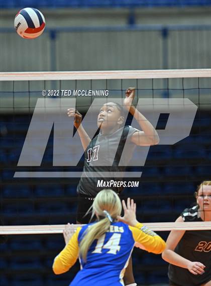 Thumbnail 1 in Benton vs. Valley View (AAA 5A State Final) photogallery.