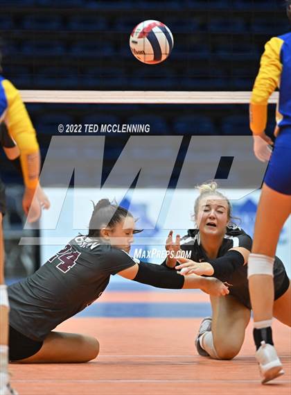 Thumbnail 2 in Benton vs. Valley View (AAA 5A State Final) photogallery.