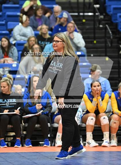 Thumbnail 1 in Benton vs. Valley View (AAA 5A State Final) photogallery.