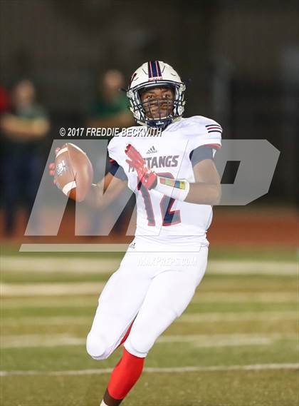 Thumbnail 3 in Iowa Park vs. Life Waxahachie (UIL 4A-2 Region I Bi-District Playoff) photogallery.