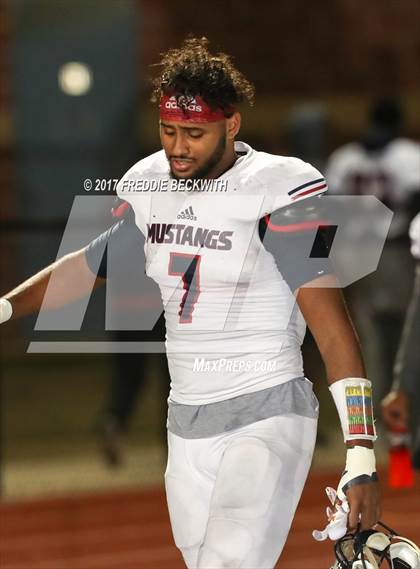 Thumbnail 2 in Iowa Park vs. Life Waxahachie (UIL 4A-2 Region I Bi-District Playoff) photogallery.
