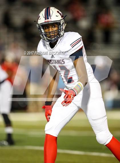 Thumbnail 1 in Iowa Park vs. Life Waxahachie (UIL 4A-2 Region I Bi-District Playoff) photogallery.
