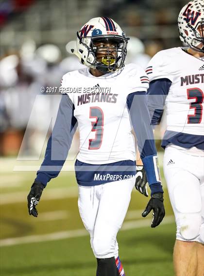 Thumbnail 3 in Iowa Park vs. Life Waxahachie (UIL 4A-2 Region I Bi-District Playoff) photogallery.
