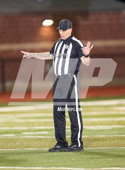 Thumbnail 2 in Iowa Park vs. Life Waxahachie (UIL 4A-2 Region I Bi-District Playoff) photogallery.