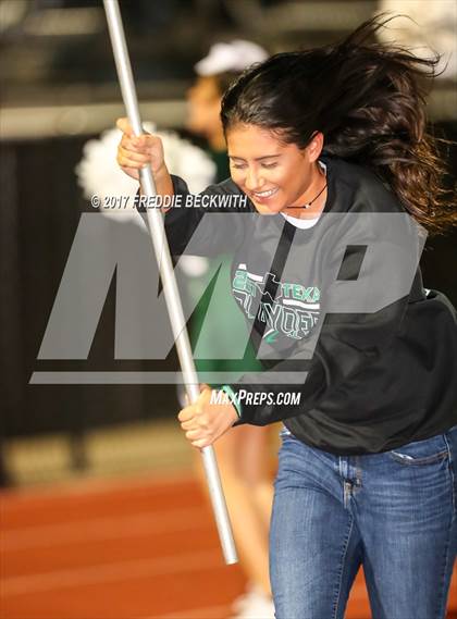 Thumbnail 3 in Iowa Park vs. Life Waxahachie (UIL 4A-2 Region I Bi-District Playoff) photogallery.