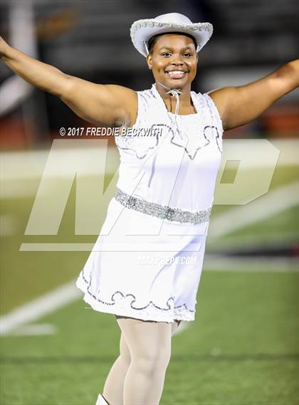 Thumbnail 1 in Iowa Park vs. Life Waxahachie (UIL 4A-2 Region I Bi-District Playoff) photogallery.