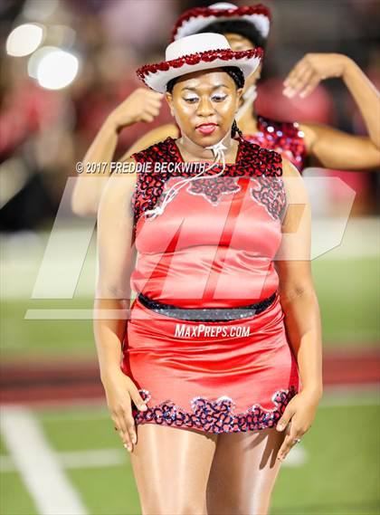Thumbnail 1 in Iowa Park vs. Life Waxahachie (UIL 4A-2 Region I Bi-District Playoff) photogallery.