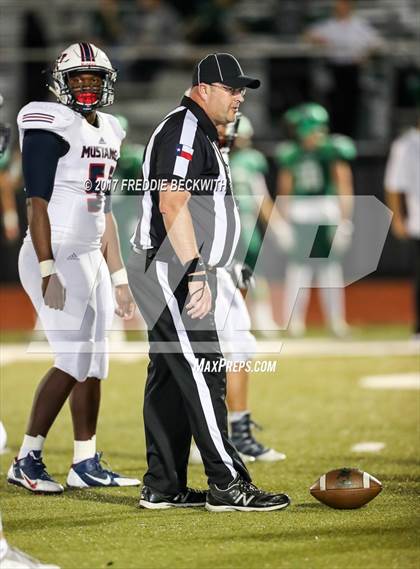 Thumbnail 1 in Iowa Park vs. Life Waxahachie (UIL 4A-2 Region I Bi-District Playoff) photogallery.