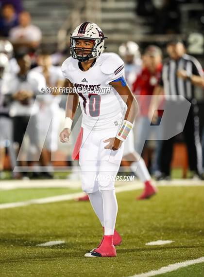 Thumbnail 3 in Iowa Park vs. Life Waxahachie (UIL 4A-2 Region I Bi-District Playoff) photogallery.