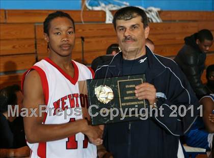 Thumbnail 1 in Newtown vs Thomas Edison (Queens Jam Christmas Classic) photogallery.