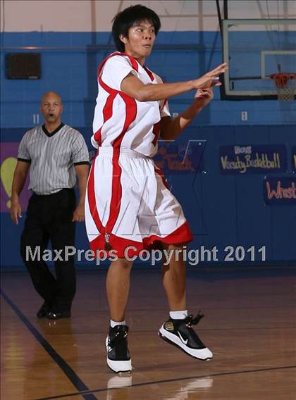Thumbnail 2 in Newtown vs Thomas Edison (Queens Jam Christmas Classic) photogallery.