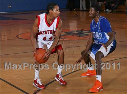 Thumbnail 2 in Newtown vs Thomas Edison (Queens Jam Christmas Classic) photogallery.