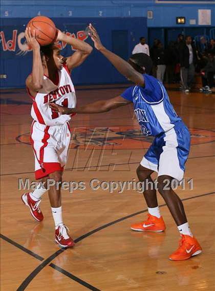 Thumbnail 3 in Newtown vs Thomas Edison (Queens Jam Christmas Classic) photogallery.