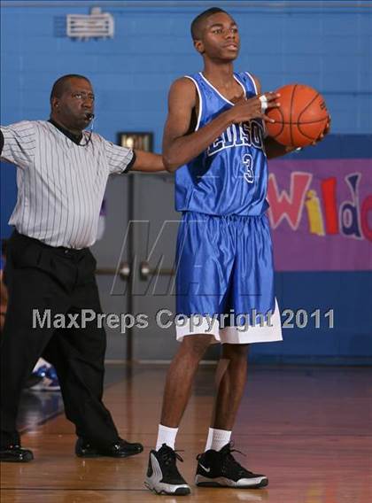 Thumbnail 3 in Newtown vs Thomas Edison (Queens Jam Christmas Classic) photogallery.