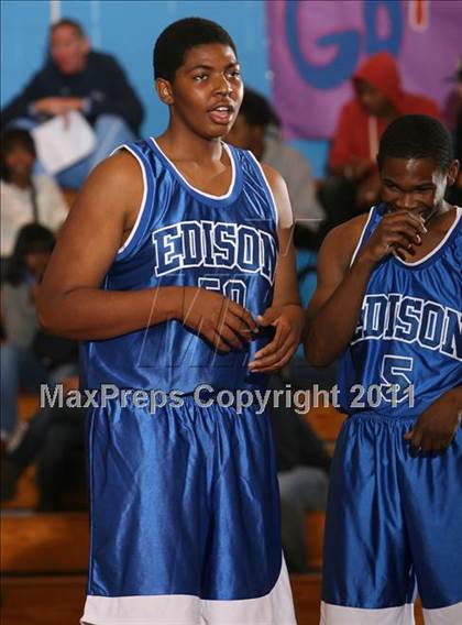 Thumbnail 2 in Newtown vs Thomas Edison (Queens Jam Christmas Classic) photogallery.