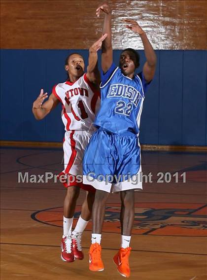 Thumbnail 1 in Newtown vs Thomas Edison (Queens Jam Christmas Classic) photogallery.