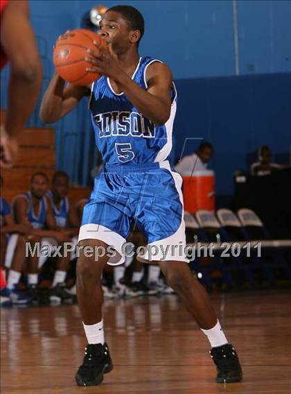 Thumbnail 3 in Newtown vs Thomas Edison (Queens Jam Christmas Classic) photogallery.