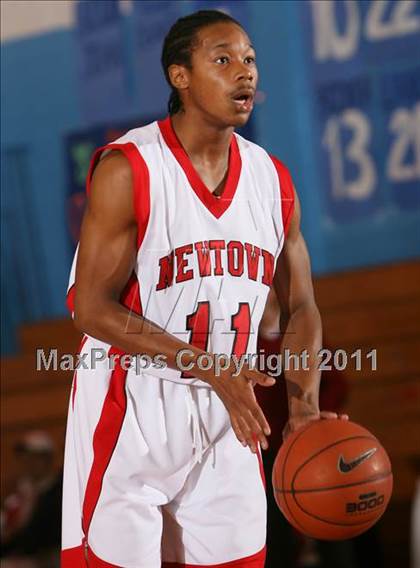 Thumbnail 3 in Newtown vs Thomas Edison (Queens Jam Christmas Classic) photogallery.