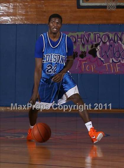 Thumbnail 2 in Newtown vs Thomas Edison (Queens Jam Christmas Classic) photogallery.