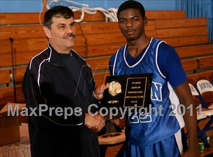 Thumbnail 1 in Newtown vs Thomas Edison (Queens Jam Christmas Classic) photogallery.