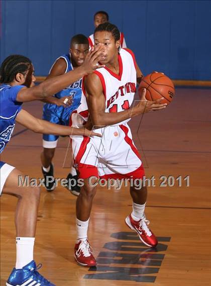 Thumbnail 1 in Newtown vs Thomas Edison (Queens Jam Christmas Classic) photogallery.