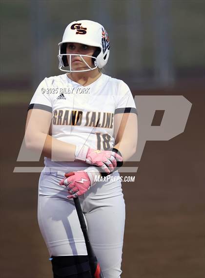 Thumbnail 2 in Grand Saline vs Van photogallery.