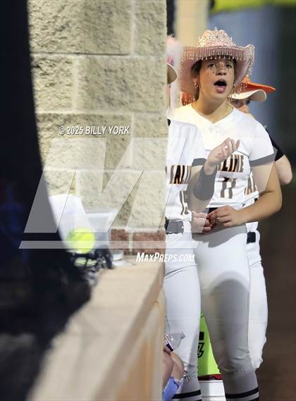 Thumbnail 3 in Grand Saline vs Van photogallery.