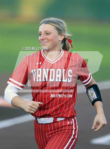 Thumbnail 3 in Grand Saline vs Van photogallery.