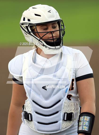 Thumbnail 2 in Grand Saline vs Van photogallery.