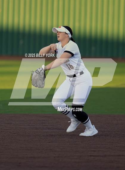 Thumbnail 3 in Grand Saline vs Van photogallery.