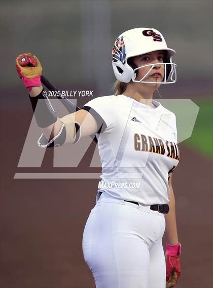 Thumbnail 2 in Grand Saline vs Van photogallery.