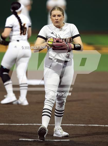 Thumbnail 2 in Grand Saline vs Van photogallery.