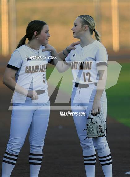 Thumbnail 1 in Grand Saline vs Van photogallery.