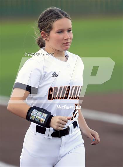 Thumbnail 1 in Grand Saline vs Van photogallery.